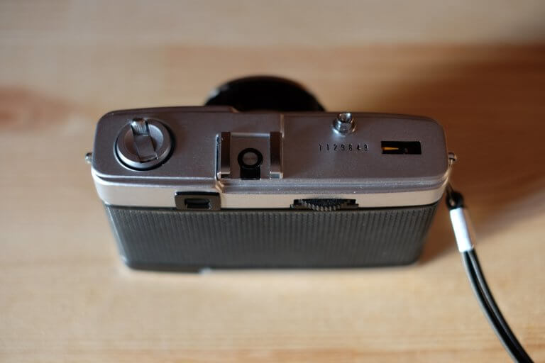 コンパクトフィルムカメラ「OLYMPUS TRIP 35」の使い方と作例