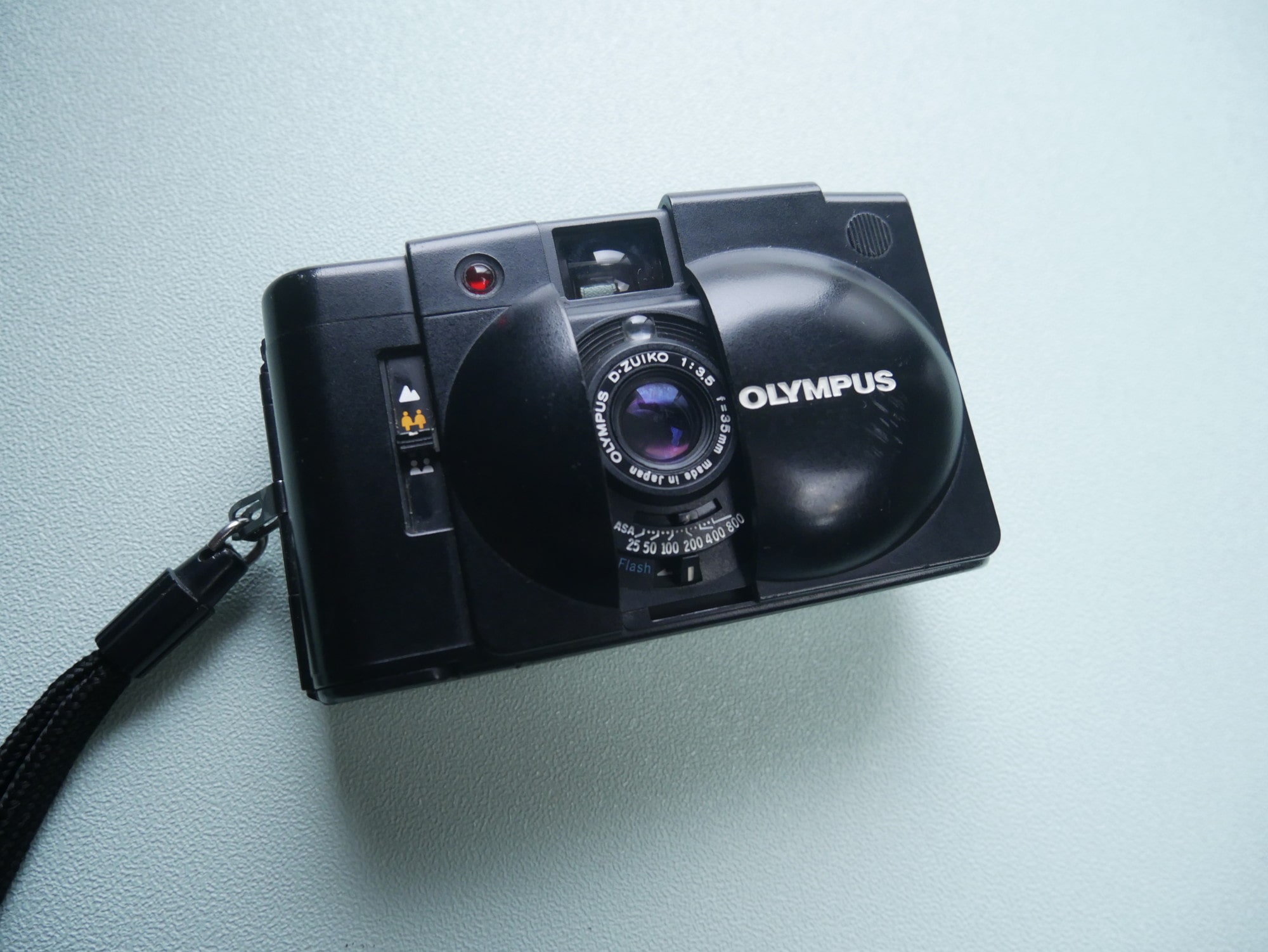 コンパクトで写りも最高なフィルムカメラ「OLYMPUS XA2」レビュー